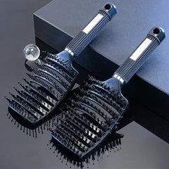 Masaje del cuero cabelludo con cepillo para el cabello